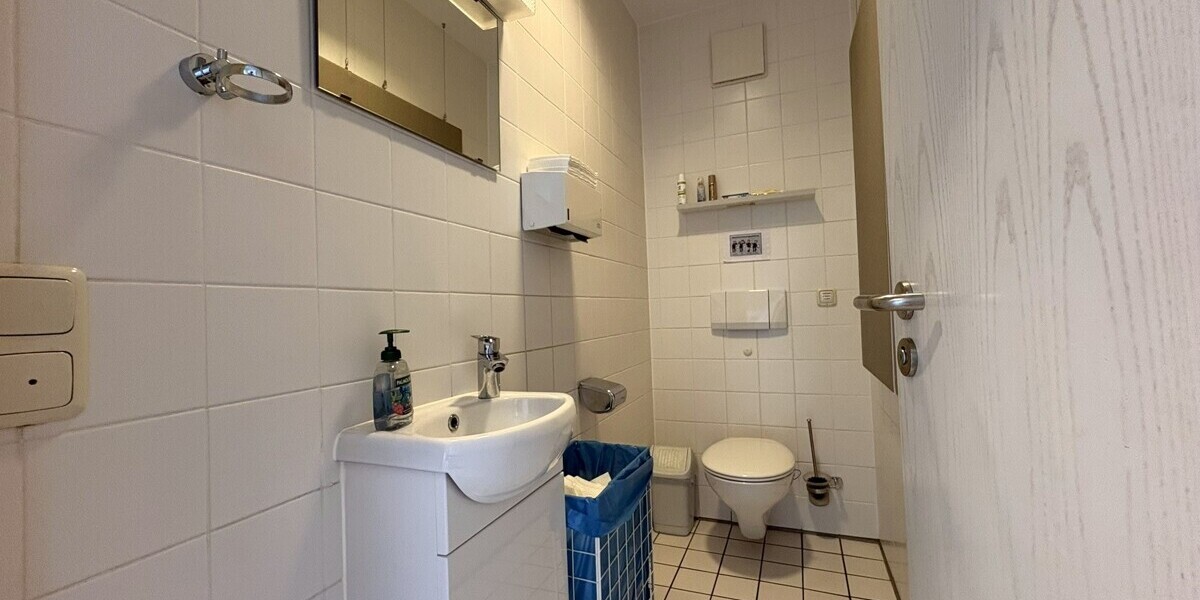 Provisionsfrei! Nachmieter gesucht für modernes, lichtdurchflutetes Büro mit 7 Räumen in Freimann - Gewerbeobjekt München Schwabing-Freimann | Angebot:26998572