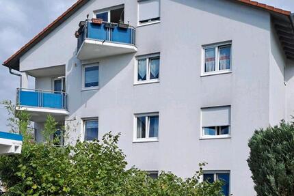 2,5 Zi DG Wohnung Eckental, Balkon, EBK, Keller, KFZ