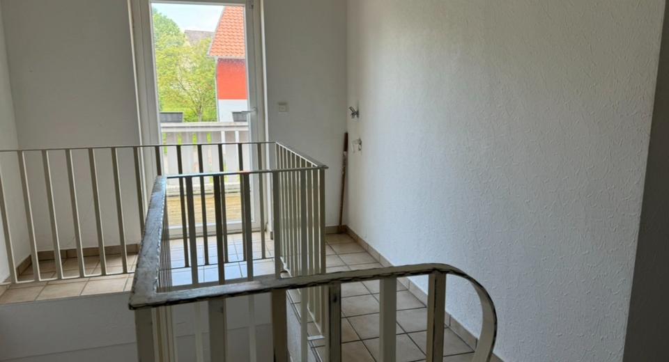 4-Zimmer Wohnung mit Balkon Einbauküche und separaten Eingang 4 zimmer