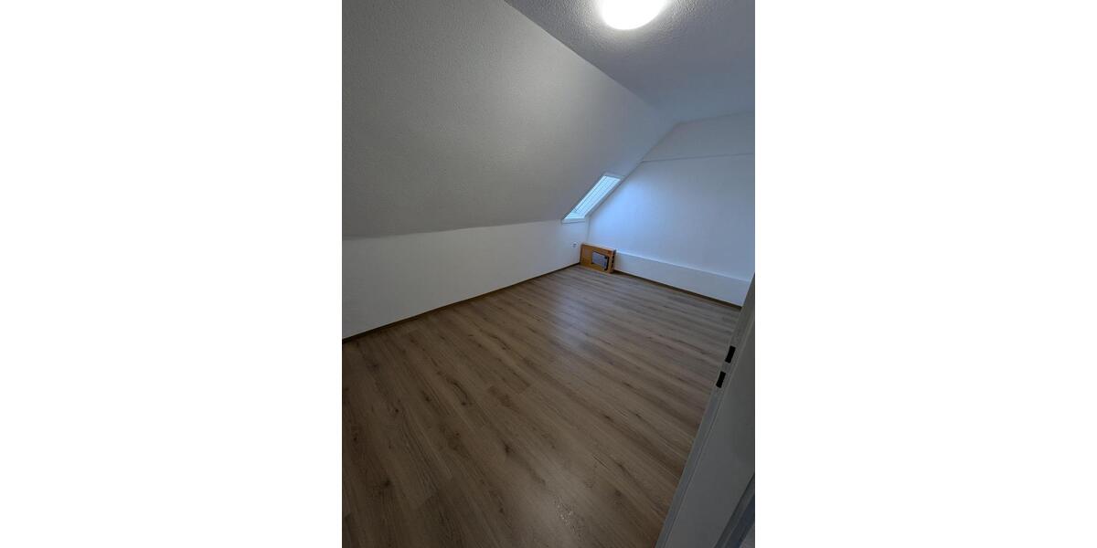 Dachgeschoßwohnung Schwaigern - 3 Zimmer, 90 m&sup2;, 690&euro; | Angebot:25510466