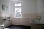 Qualitative Erdgeschoss- WE mit Balkon, FB-Heizung, Bad mit Dusche, Wanne, Fenster 2 zimmer