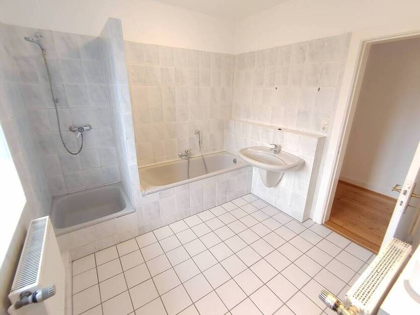 Nähe Stadtpark: Ruhige 4-Zimmer-Wohnung mit Süd-West-Loggia in 23568 Lübeck-St.Gertrud, Lutherstr.