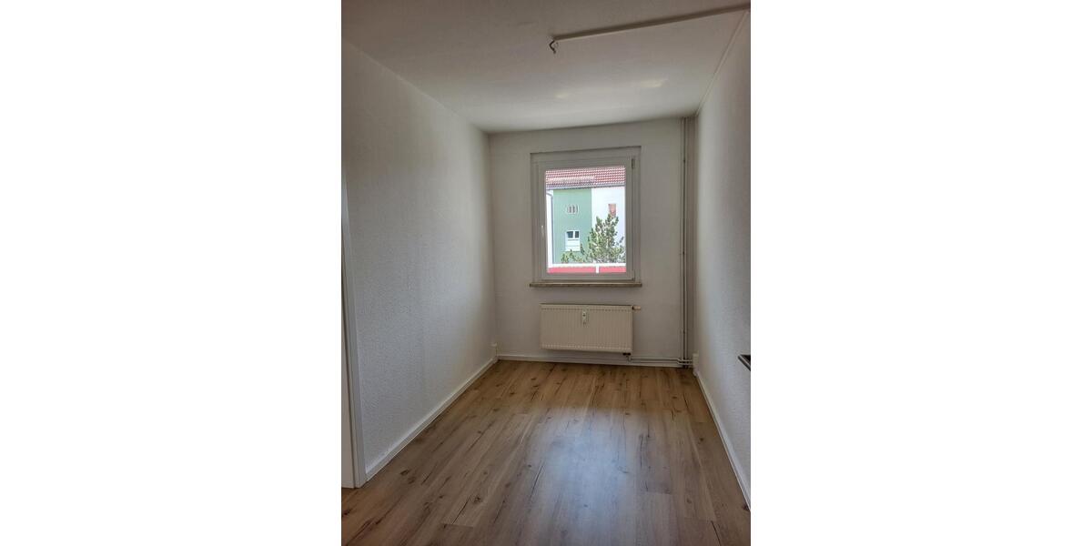 Etagenwohnung Hainichen - 3 Zimmer, 63 m&sup2;, 308&euro; | Angebot:25065416