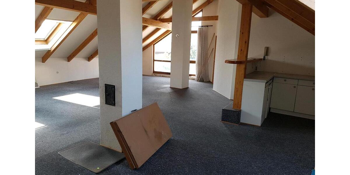 Reihenhaus Roding - 7 Zimmer, 220 m&sup2;, 700&euro; | Angebot:25287777