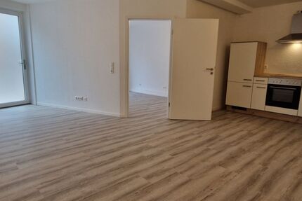Stufenlos, lichtdurchflutet u. sichtgeschützt, Einbauküche, Glasfaser, PKW - Plätze, Erstbezug in Hessisch Oldendorf 2 zimmer