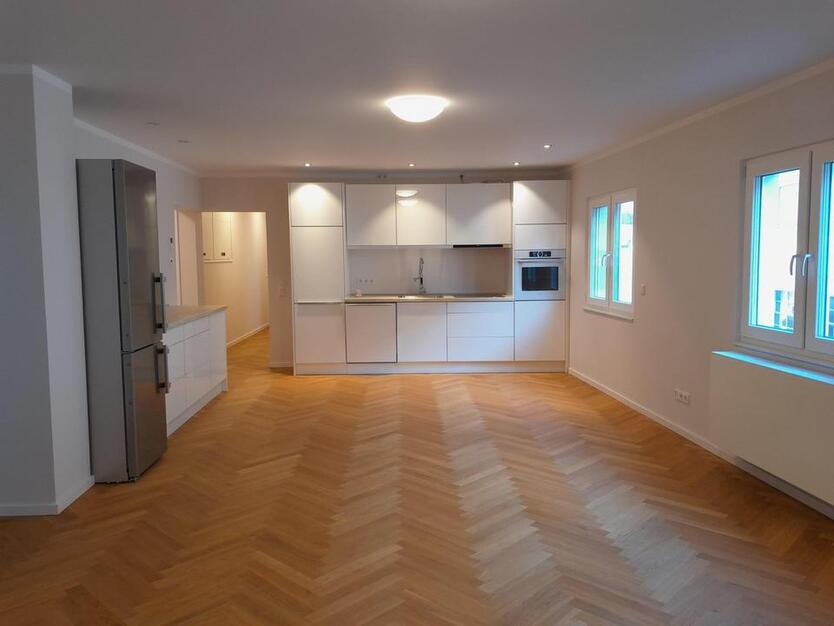 Große hochwertige 2-Zi.-Wohnung mit Dachterrasse mitten in Rodheim zimmer