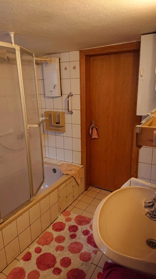 2 Zimmer AltbauWohnung, ca. 50 qm, ab 01. Oktober frei