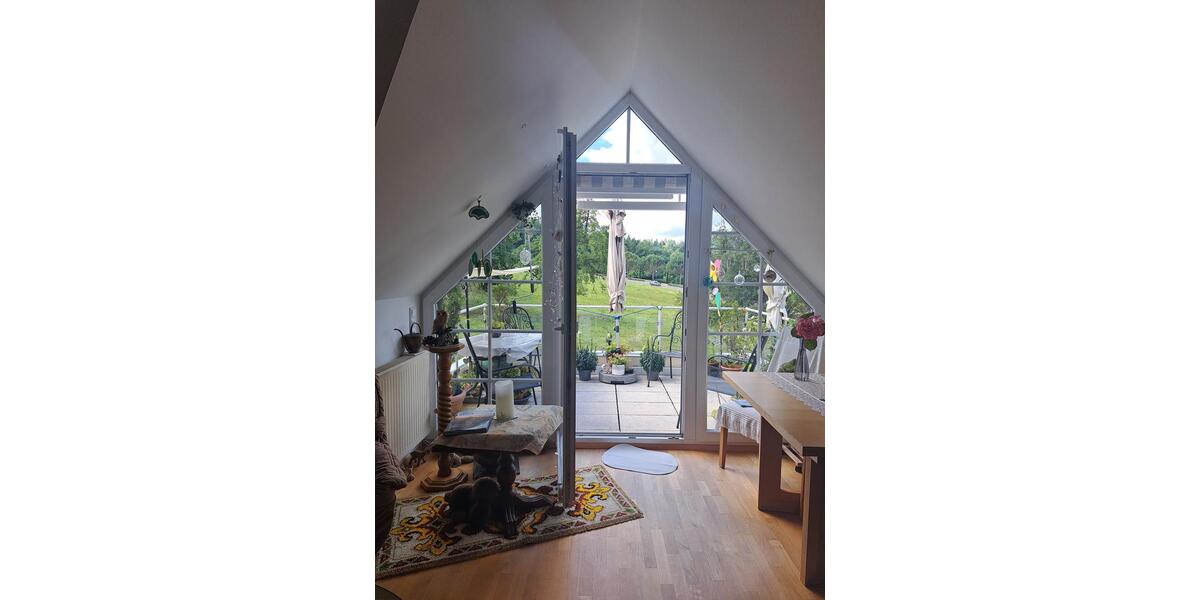 Helle 2-Zimmer-Dachgeschosswohnung mit großer Südterrasse und Grünblick in Badenweiler 2 zimmer