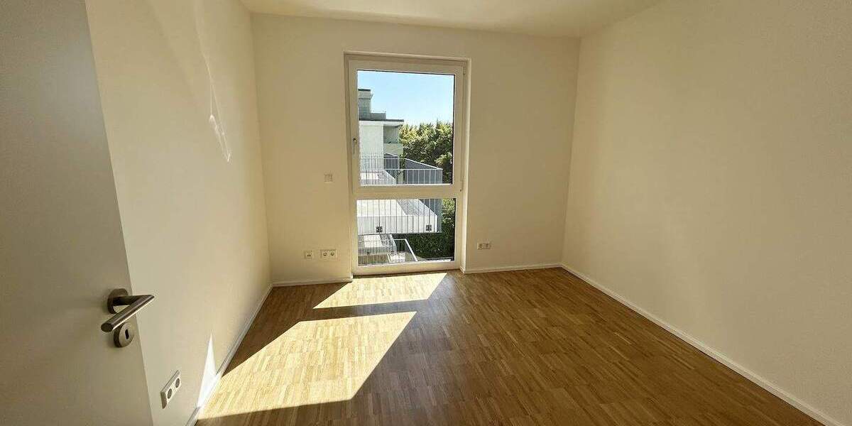 Moderner Wohnkomfort - viel Platz + Freiraum! 5 Zimmer + Süd-Balkon, Einbauküche, 2 Bäder, Aufzug 5 zimmer