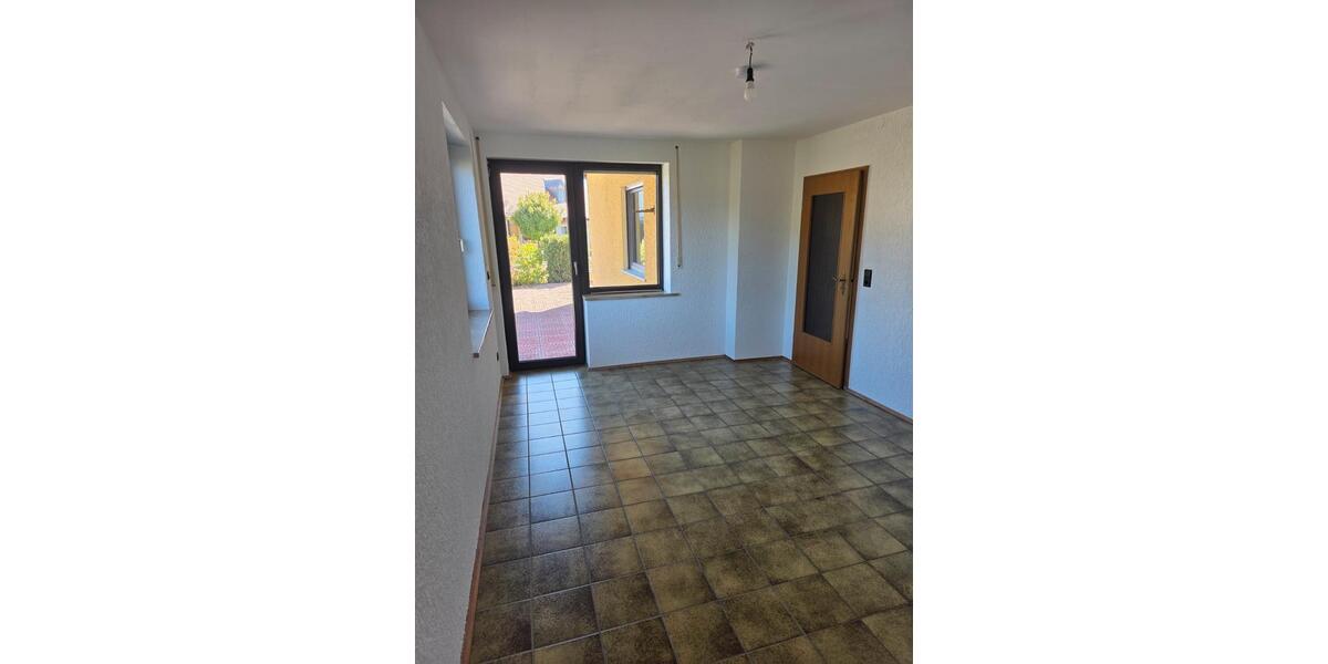 Erdgeschoßwohnung Breitengüßbach - 5 Zimmer, 128 m&sup2;, 1.250&euro; | Angebot:26409777