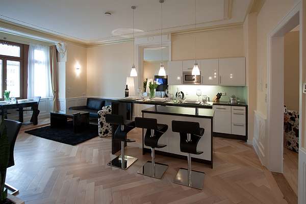 Wohnen auf Zeit in Stuttgart 1.550 € zimmer