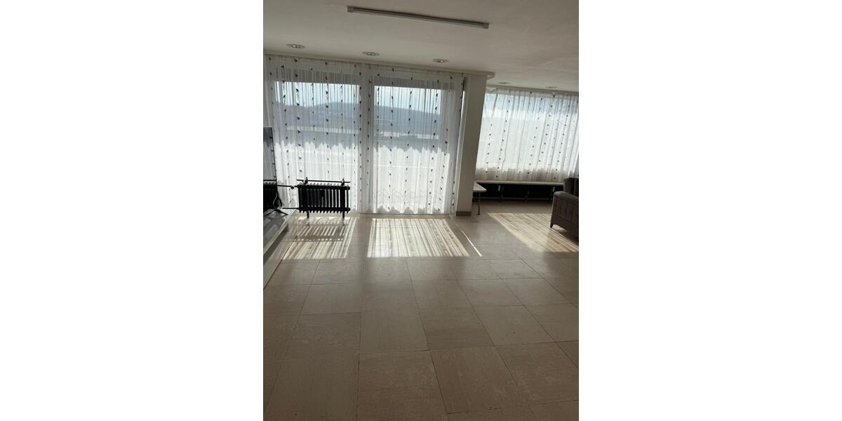 Etagenwohnung Pforzheim Nordstadt - 4 Zimmer, 150 m&sup2;, 1.200&euro; | Angebot:25883008