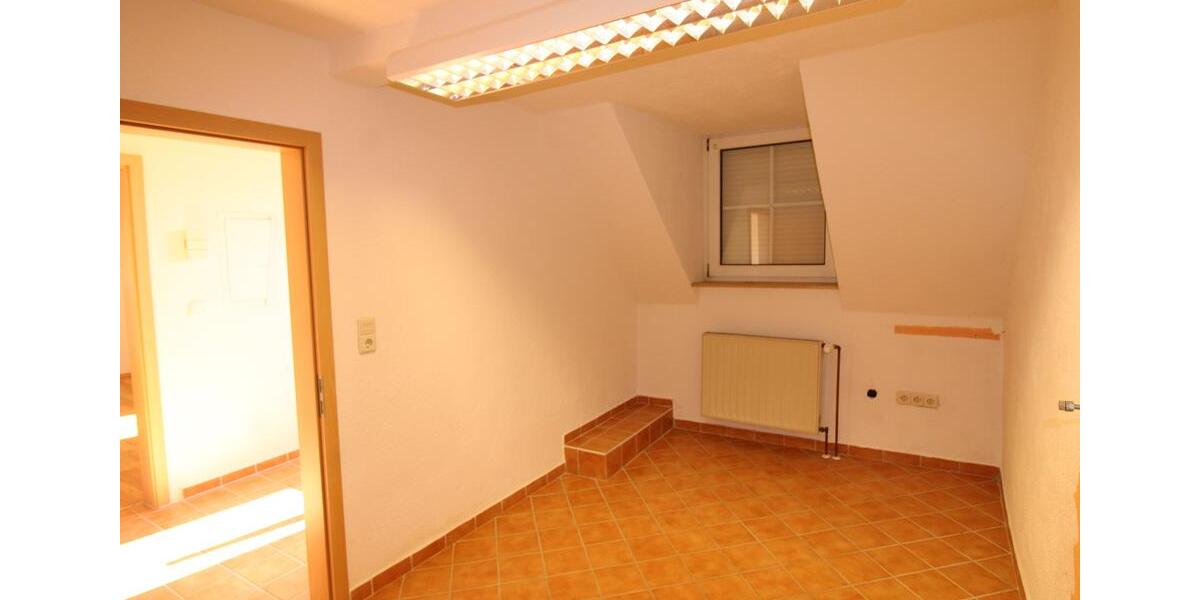 Einfamilienhaus Gunzenhausen - 8 Zimmer, 184 m&sup2;, 2.050&euro; | Angebot:24679181