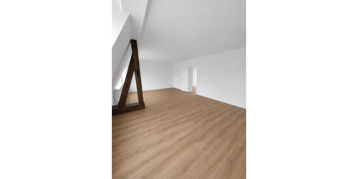 Dachgeschoßwohnung Zerbst (Anhalt) - 3 Zimmer, 102 m&sup2;, 663&euro; | Angebot:26659792