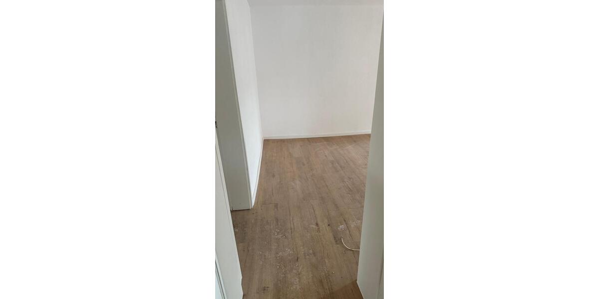 2-Zimmer-Wohnung mit Balkon direkt am Edingen-Bahnhof 2 zimmer