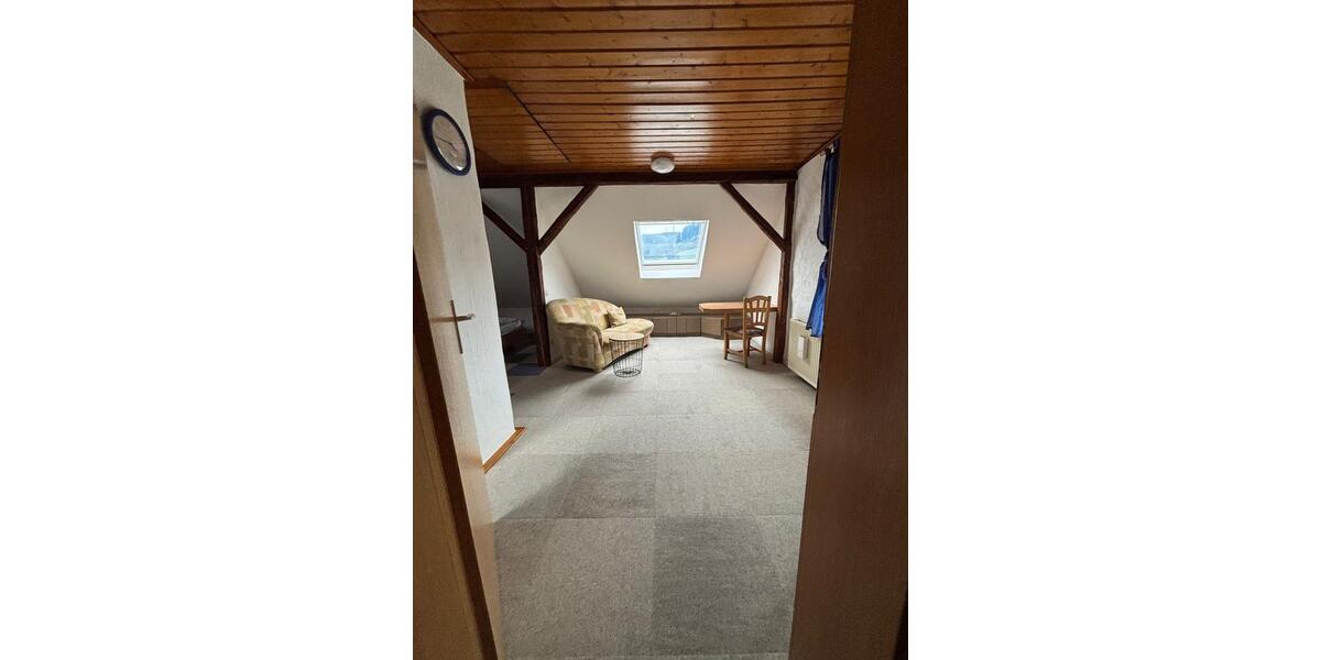 Dachgeschoßwohnung Meschede - 1 Zimmer, 35 m&sup2;, 1.234&euro; | Angebot:25052525