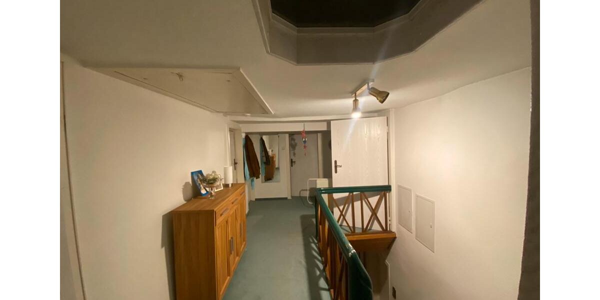 Etagenwohnung Neukirchen - 3 Zimmer, 230 m&sup2;, 850&euro; | Angebot:25991900