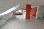 3- Zi. DG Wohnung mit 2 Balkonen und Garage
