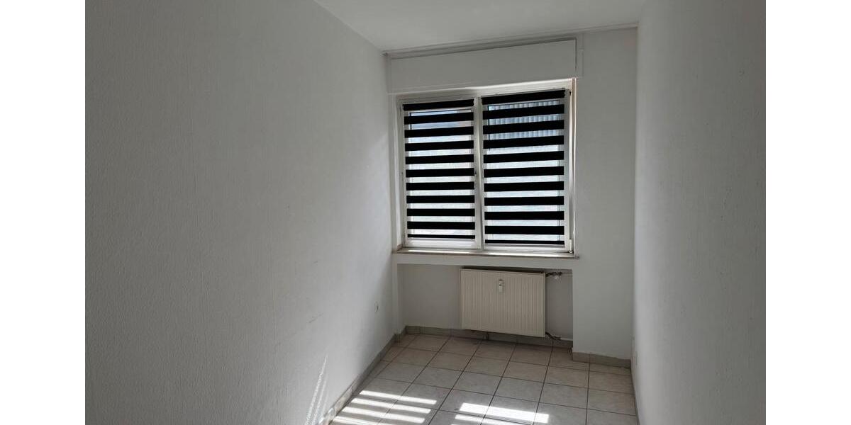Erdgeschoßwohnung Essen Stadtbezirk III - 4 Zimmer, 84 m&sup2;, 1.200&euro; | Angebot:26072240