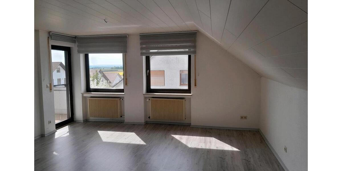 Dachgeschoßwohnung Unterschneidheim - 3 Zimmer, 90 m&sup2;, 890&euro; | Angebot:26415207