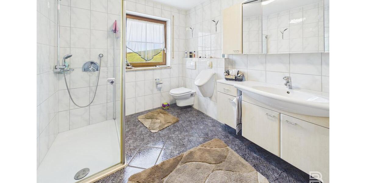 Erdgeschoßwohnung Kelheim - 3 Zimmer, 123 m&sup2;, 1.100&euro; | Angebot:26311579