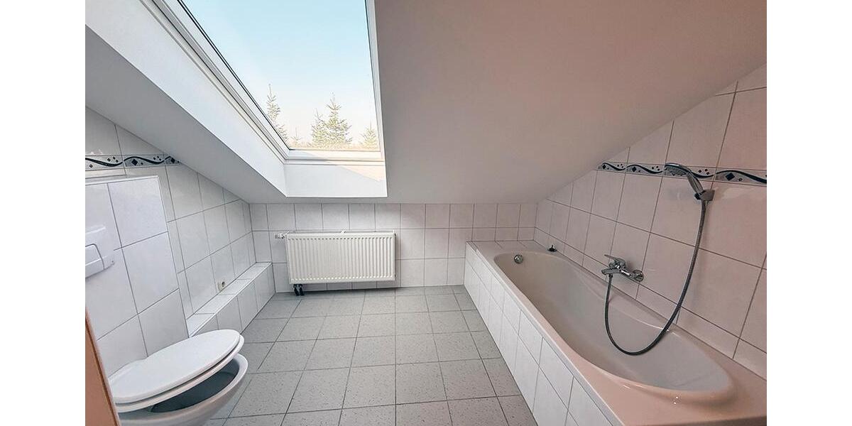 Dachgeschoßwohnung Issum - 5 Zimmer, 140 m&sup2;, 1.150&euro; | Angebot:26249906