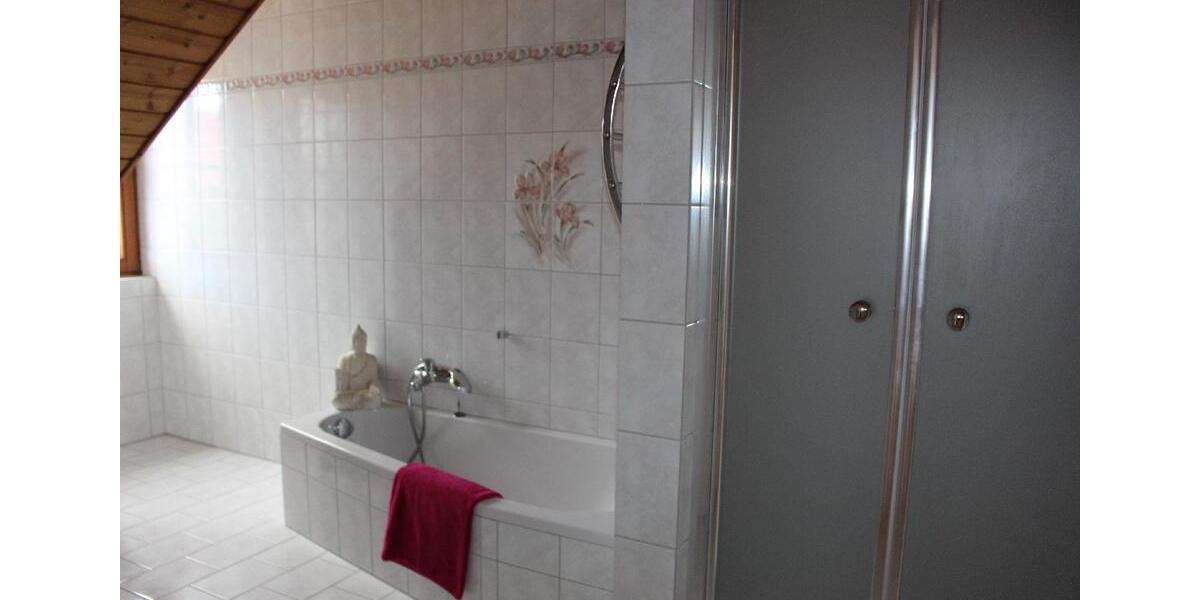 Dachgeschoßwohnung Reichling - 4 Zimmer, 137 m&sup2;, 1.150&euro; | Angebot:25852500