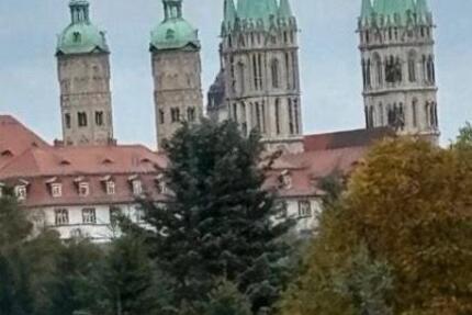 2 ZKBB im Erdgeschoss mit Stellplatz und Bus vor der Tür 2 zimmer