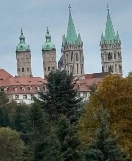 2 ZKBB im Erdgeschoss mit Stellplatz und Bus vor der Tür 2 zimmer