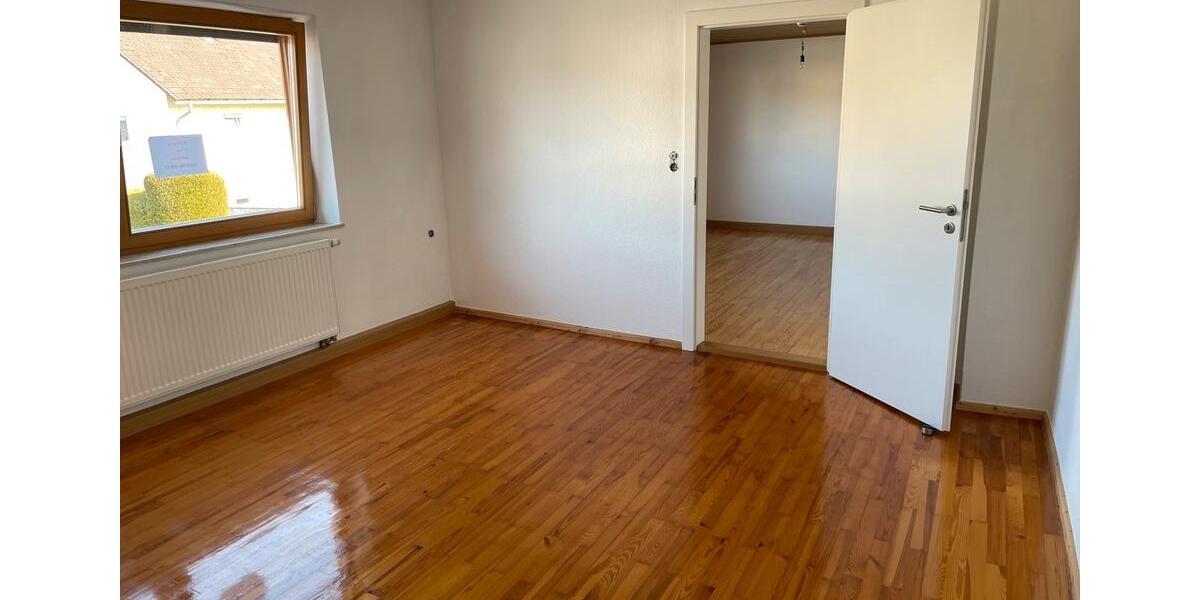 Etagenwohnung Deggendorf - 4 Zimmer, 90 m&sup2;, 720&euro; | Angebot:26247651