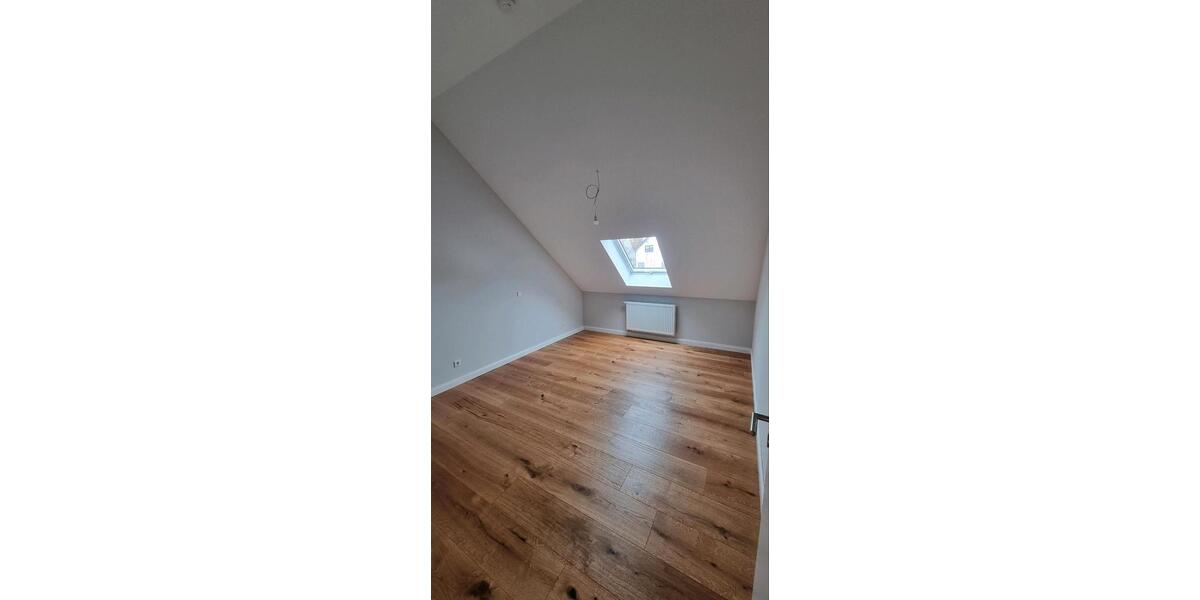 Dachgeschoßwohnung Schlüchtern - 3 Zimmer, 86 m&sup2;, 1.210&euro; | Angebot:24685586