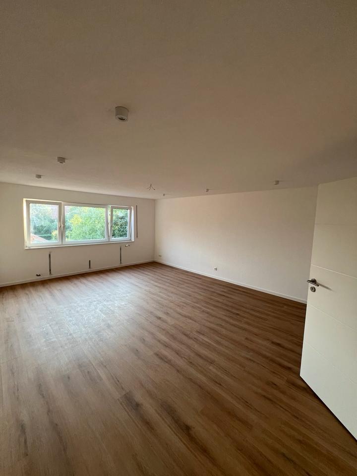 5 Zimmer Küche + Bad Wohnung frisch saniert