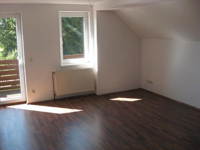 Dachgeschoßwohnung Uetze - 3 Zimmer, 92 m&sup2;, 700&euro; | Angebot:26567078