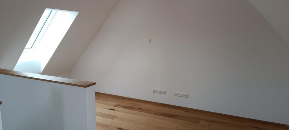 Dachgeschoßwohnung Oettingen in Bayern - 3 Zimmer, 103 m&sup2;, 1.200&euro; | Angebot:24877175