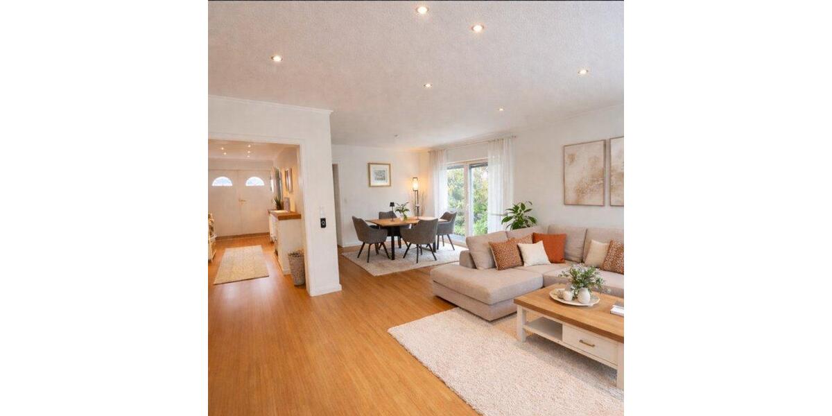 Einfamilienhaus Brackel - 7 Zimmer, 220 m&sup2;, 2.400&euro; | Angebot:26698292