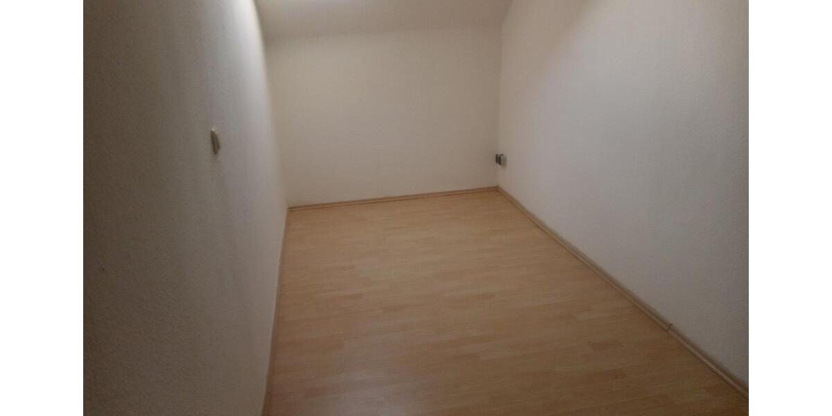 Dachgeschoßwohnung Apolda - 2 Zimmer, 60 m&sup2;, 400&euro; | Angebot:24815011
