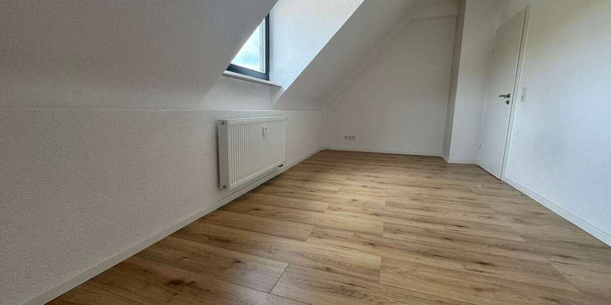 Helle 3-Zimmer-Dachgeschosswohnung in St. Ingbert-Rentrisch ( Saniert) - 3- Sankt Ingbert | Angebot:27111787