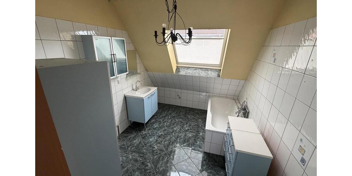 Einfamilienhaus Grebenstein - 5 Zimmer, 140 m&sup2;, 700&euro; | Angebot:25854923