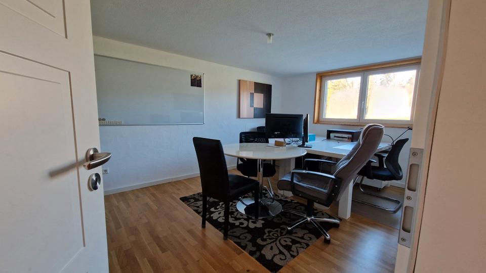 Erdgeschoßwohnung Hinterzarten - 6 Zimmer, 185 m&sup2;, 2.250&euro; | Angebot:26112343