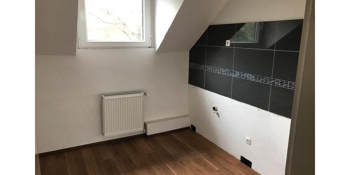Dachgeschoßwohnung Duisburg Hamborn - 4 Zimmer, 90 m&sup2;, 700&euro; | Angebot:26126116