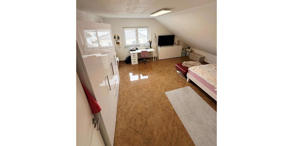 Etagenwohnung Wörth am Rhein - 5 Zimmer, 198 m&sup2;, 1.980&euro; | Angebot:26700500