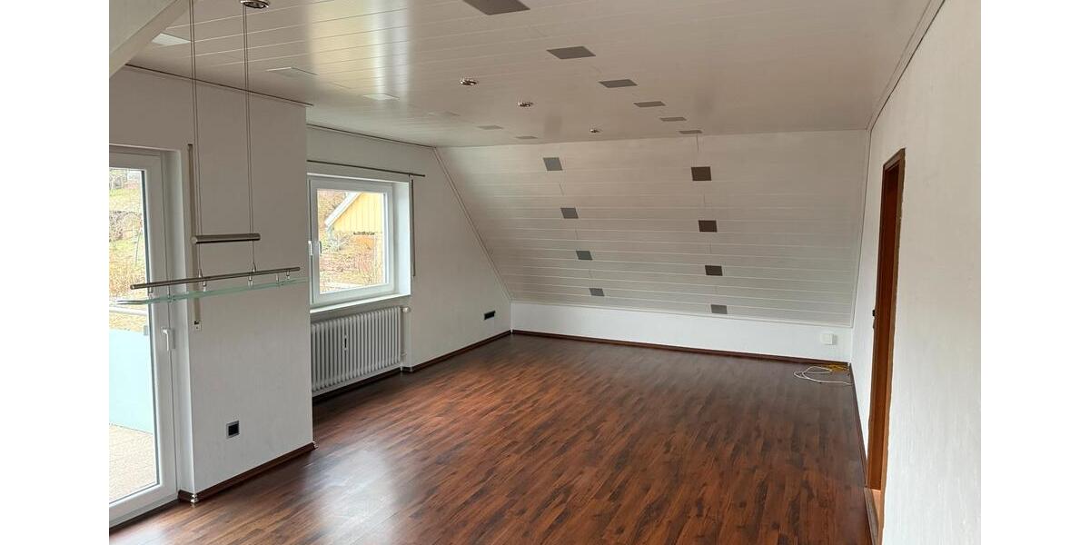 Dachgeschoßwohnung Unterreichenbach - 3 Zimmer, 90 m&sup2;, 1.050&euro; | Angebot:24625495