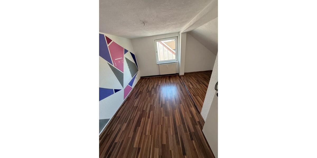 Dachgeschoßwohnung Kreuztal - 3 Zimmer, 72 m&sup2;, 550&euro; | Angebot:26692777