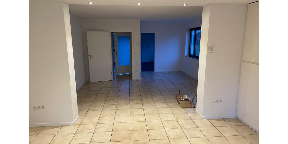 4 Zimmer Wohnung zu vermieten, zusätzlich Kellerraum und Garage 5 zimmer