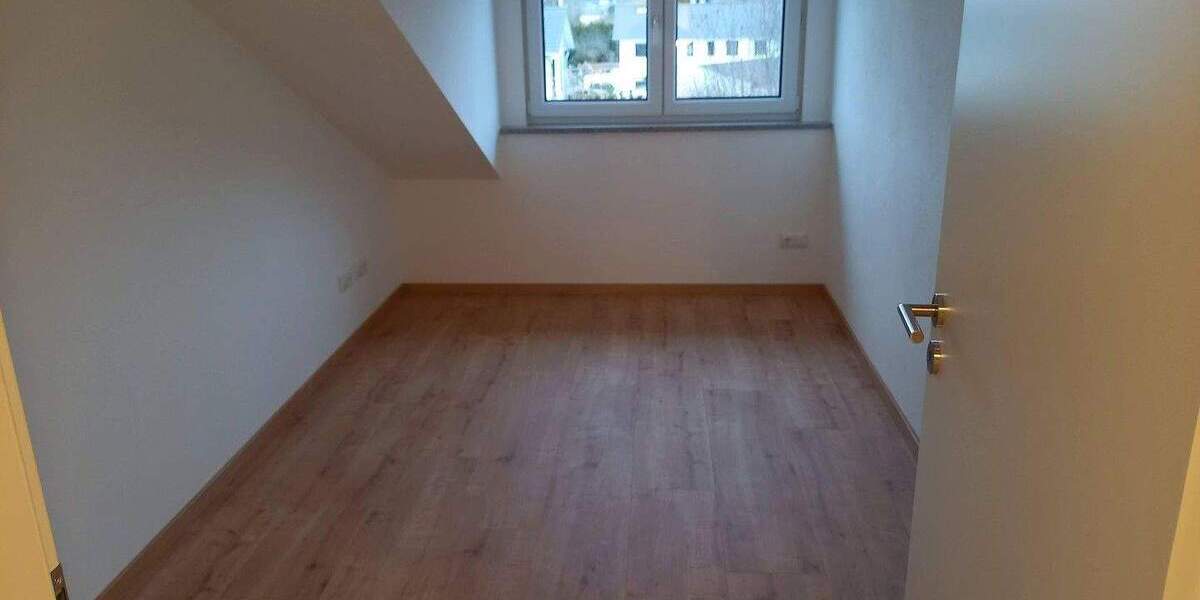 Schöne Doppelhaushälfte 5 zimmer