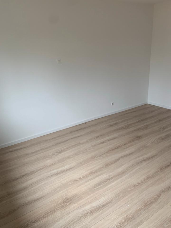 Vollständig renovierte 3 Zimmer Wohnung, mit Balkon und EBK zimmer