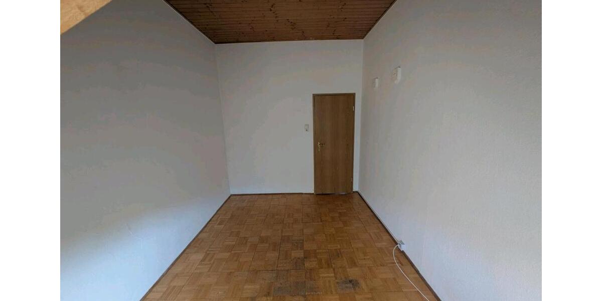Dachgeschoßwohnung Karlsruhe Südstadt - 4 Zimmer, 70 m&sup2;, 420&euro; | Angebot:26626715