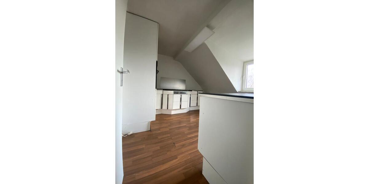 Dachgeschoßwohnung Duisburg Duisburg-Mitte - 2.5 Zimmer, 36 m&sup2;, 290&euro; | Angebot:26237041