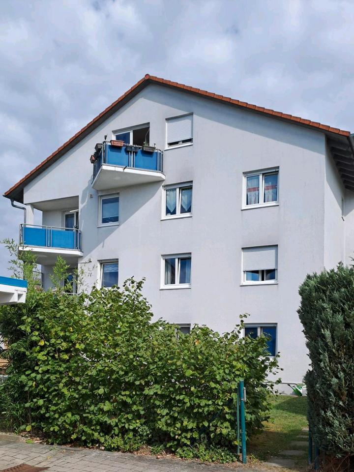 2,5 Zi DG Wohnung Eckental, Balkon, EBK, Keller, KFZ