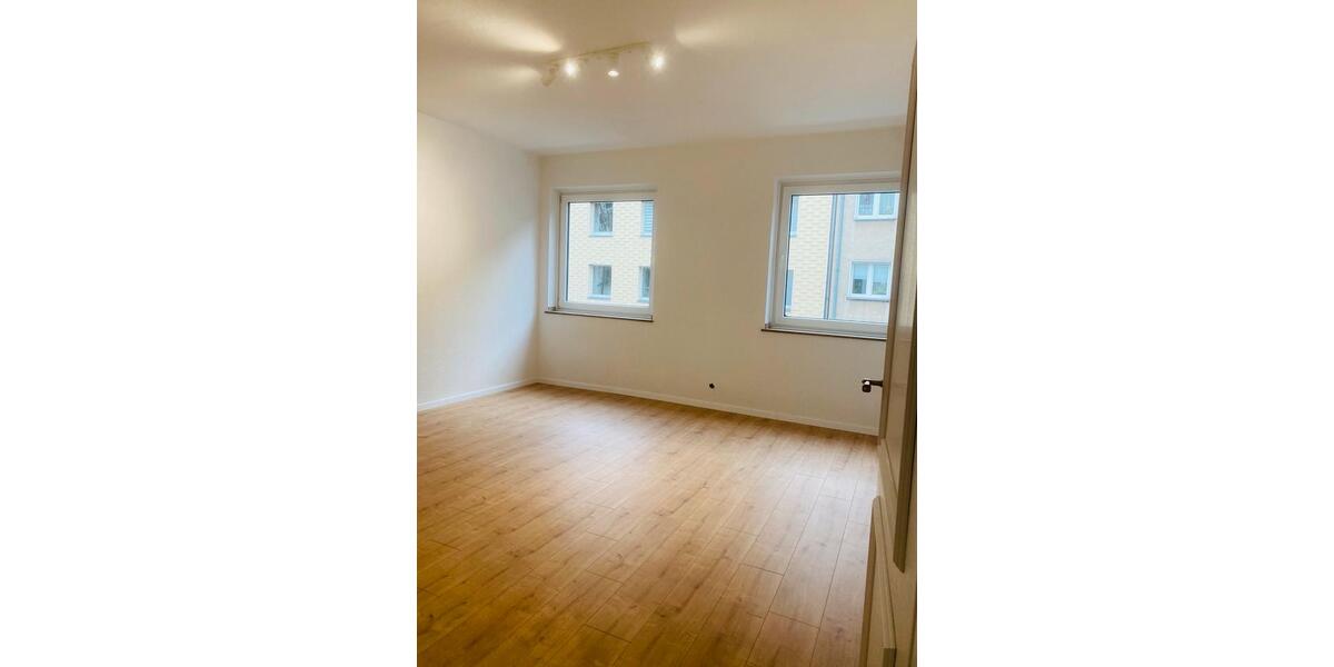 Renovierte 4-Zi-Whg. mit BalkonEBK in Köln-Zollstock 4 zimmer